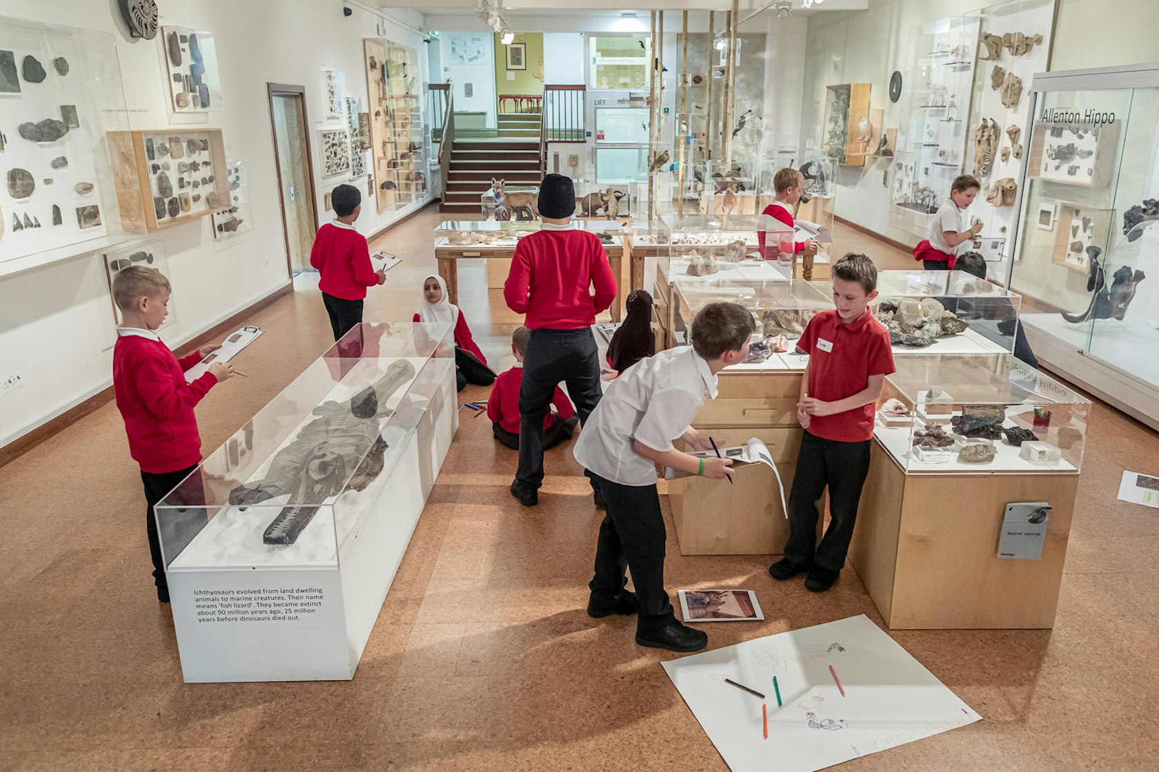 Schools kids in MAG Nature Gallery credit Hydar Dewachi : Art Fund 2022