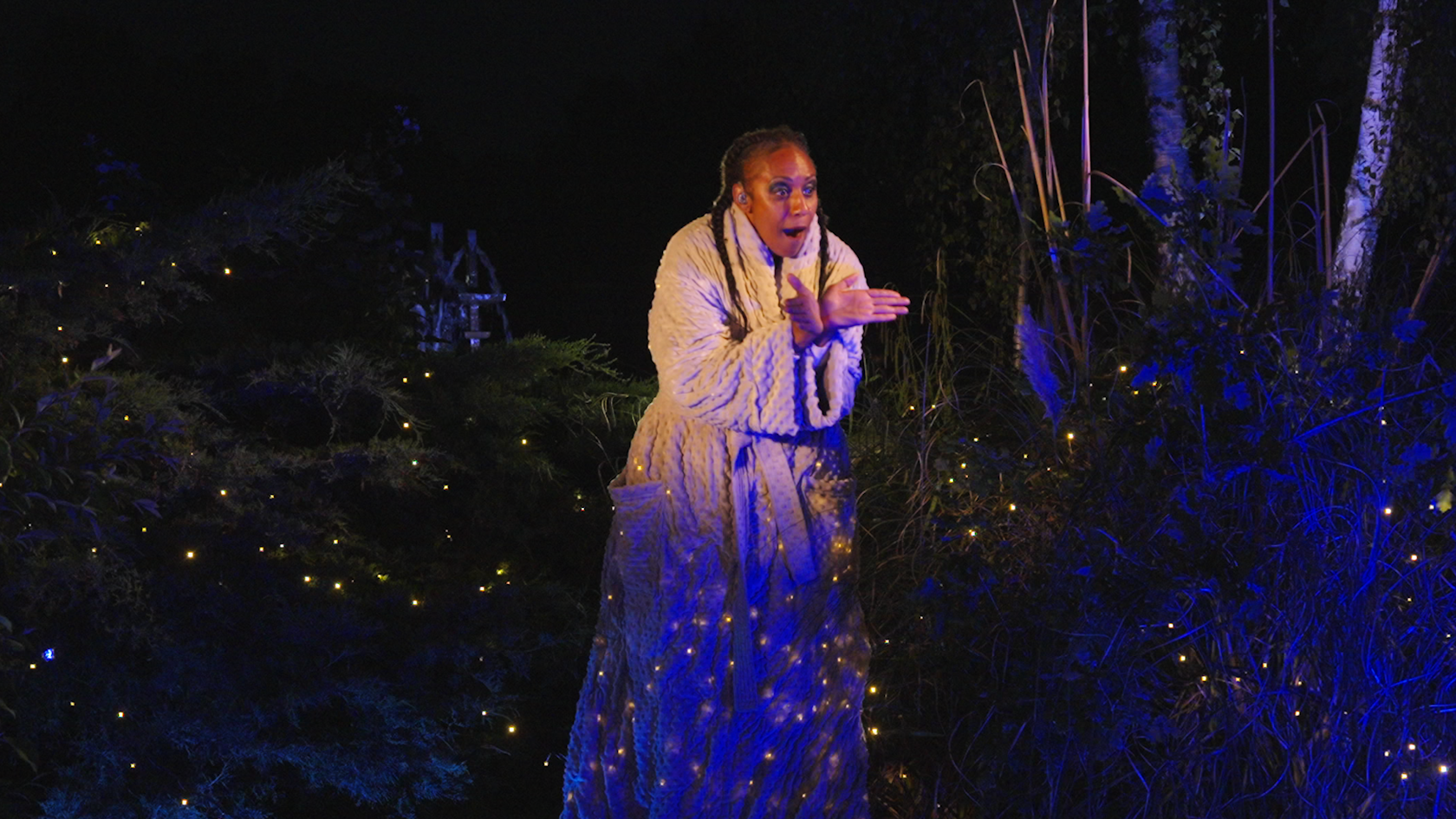 Signing Mother V2.00_00_44_05.Still002 (1)